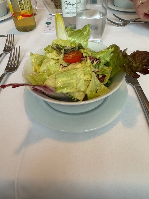 Ein Bild, das Essen, Geschirr, Küchenutensil, Gabel enthält.

Automatisch generierte Beschreibung