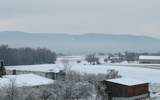 Ein Bild, das draußen, Himmel, Baum, Winter enthält. Automatisch generierte Beschreibung