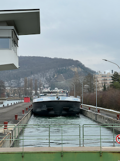 Ein Bild, das draußen, Himmel, Boot, Schiff enthält.

Automatisch generierte Beschreibung