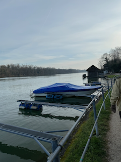 Ein Bild, das draußen, Himmel, See, Wasser enthält.

Automatisch generierte Beschreibung