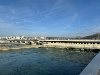 Ein Bild, das draußen, Himmel, Wasser, Wolke enthält.

Automatisch generierte Beschreibung