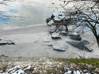 Ein Bild, das draußen, Natur, Winter, Schnee enthält.

Automatisch generierte Beschreibung