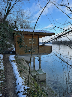 Ein Bild, das draußen, Winter, Himmel, Wolke enthält.

Automatisch generierte Beschreibung