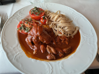 Ein Bild, das Teller, Essen, Kochkunst, Platte enthält.

Automatisch generierte Beschreibung