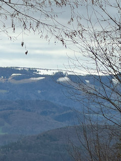 Ein Bild, das draußen, Winter, Himmel, Wolke enthält.

Automatisch generierte Beschreibung