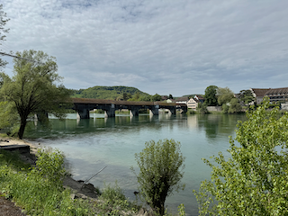 Ein Bild, das draußen, Himmel, Wolke, Wasser enthält.

Automatisch generierte Beschreibung