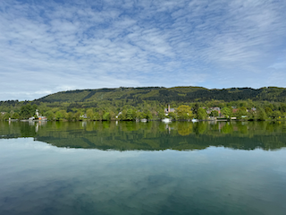 Ein Bild, das draußen, Landschaft, Wasser, Wolke enthält.

Automatisch generierte Beschreibung