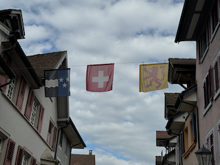 Ein Bild, das draußen, Wolke, Himmel, Gebäude enthält.

Automatisch generierte Beschreibung