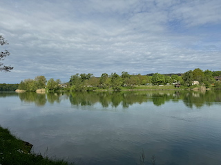 Ein Bild, das draußen, Wolke, Himmel, Wasser enthält.

Automatisch generierte Beschreibung