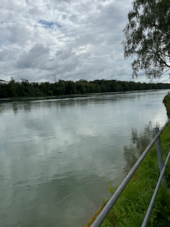 Ein Bild, das draußen, Wolke, Himmel, Wasser enthält.

Automatisch generierte Beschreibung