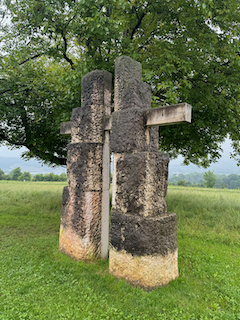 Ein Bild, das Gras, draußen, Baum, Himmel enthält.

Automatisch generierte Beschreibung