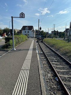 Ein Bild, das draußen, Himmel, Bahn, Wolke enthält.

Automatisch generierte Beschreibung