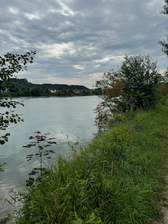 Ein Bild, das draußen, Wolke, Wasser, Himmel enthält.

Automatisch generierte Beschreibung