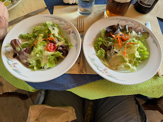 Ein Bild, das Essen, Platte, Mahlzeit, Geschirr enthält.

Automatisch generierte Beschreibung