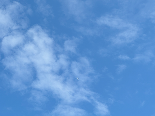 Ein Bild, das draußen, Tageszeit, Wolken, Natur enthält.

Automatisch generierte Beschreibung