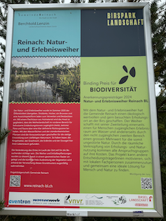 Ein Bild, das Text, draußen, Baum, Poster enthält.

Automatisch generierte Beschreibung